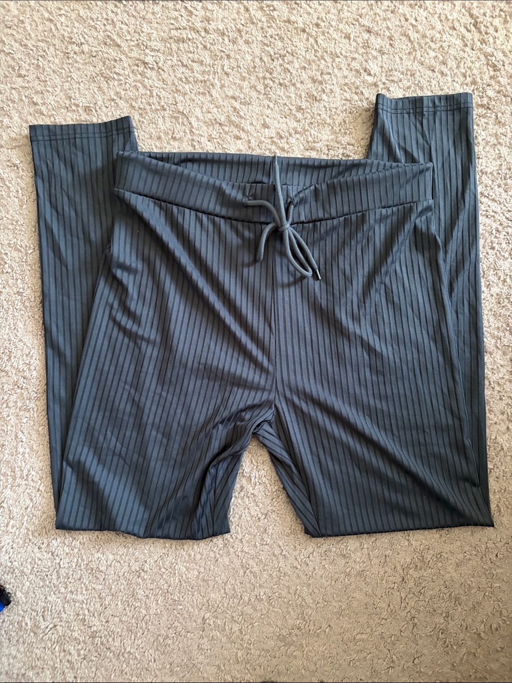 Discovery Black Ribbed Hoodie & Drawstring Pants Set - Picture 2 of 3